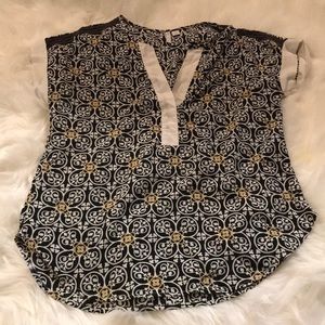 XS adorable patterned top